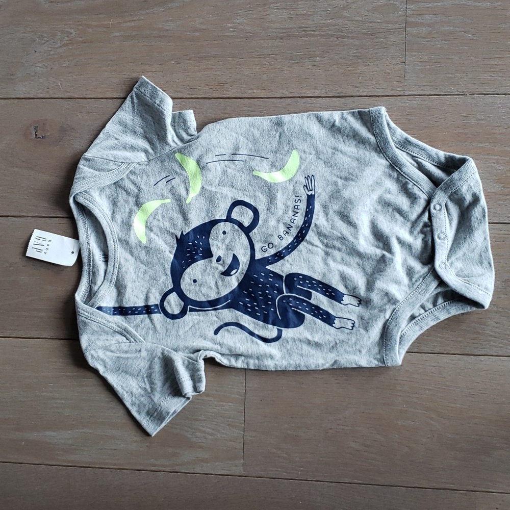 3/$18 - Baby gap t-shirt 12-18 mos
